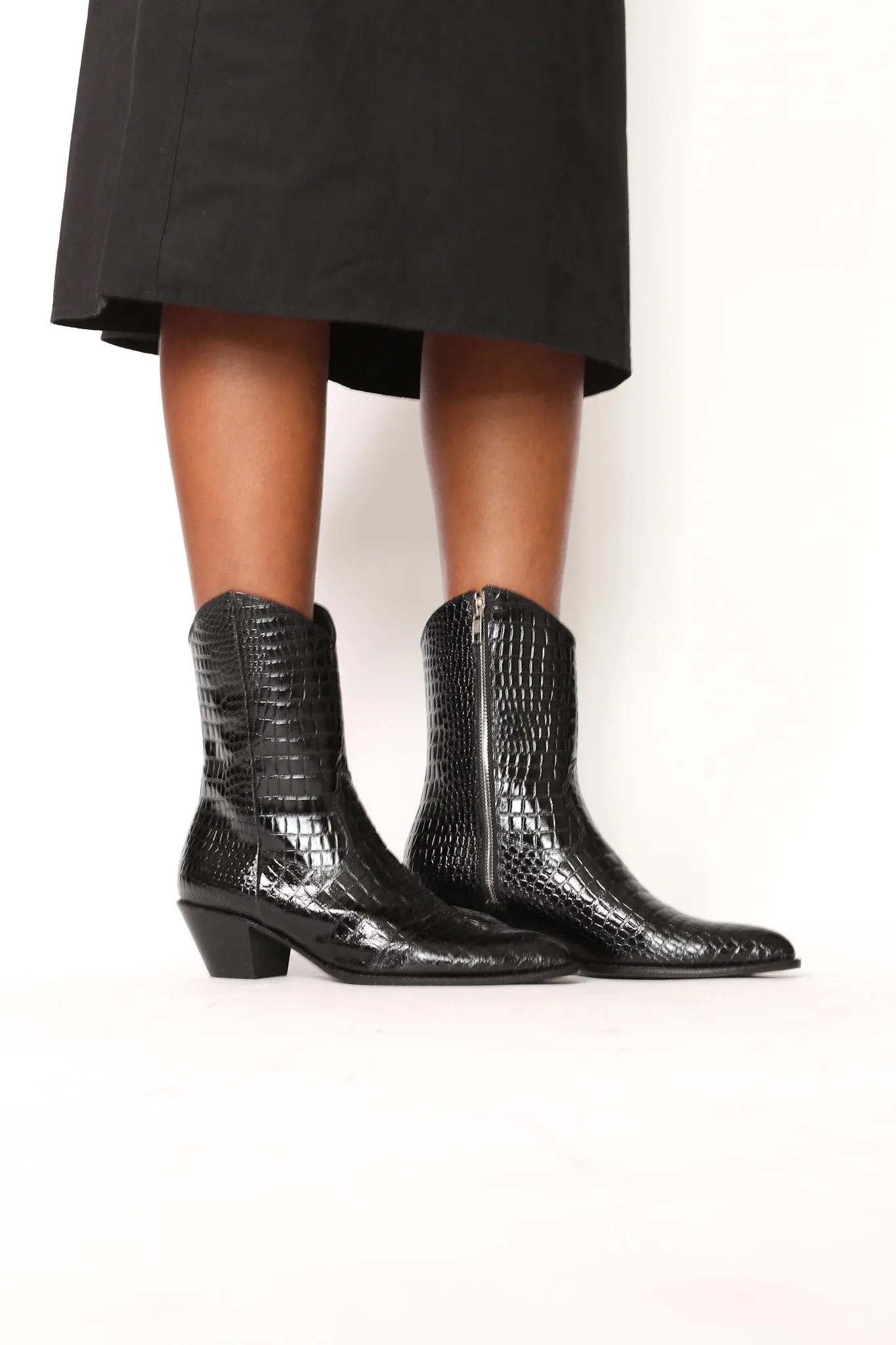 BLACK CROCODILE EMBOSSED MID HIGH BOOTS FLOR