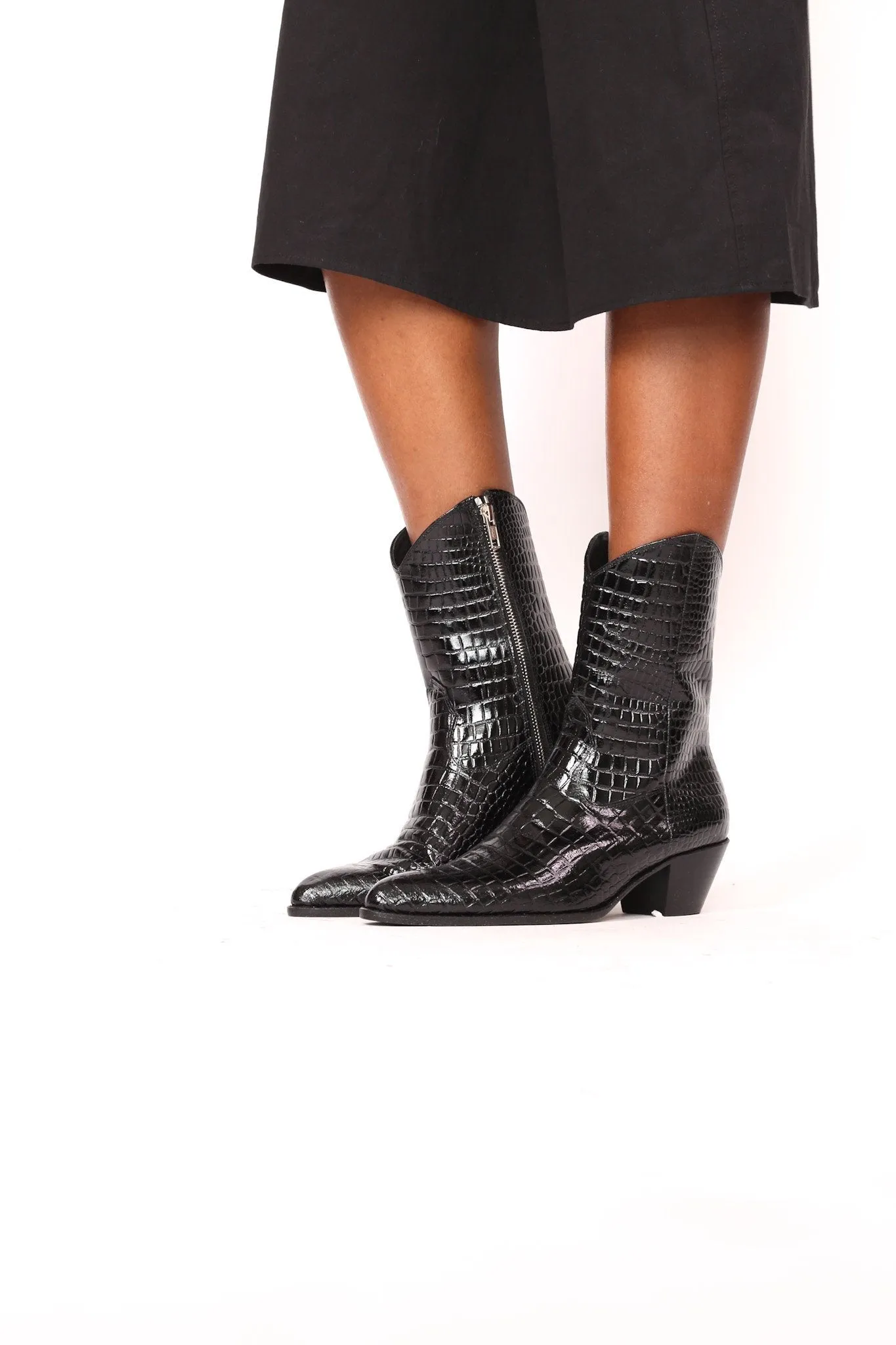 BLACK CROCODILE EMBOSSED MID HIGH BOOTS FLOR