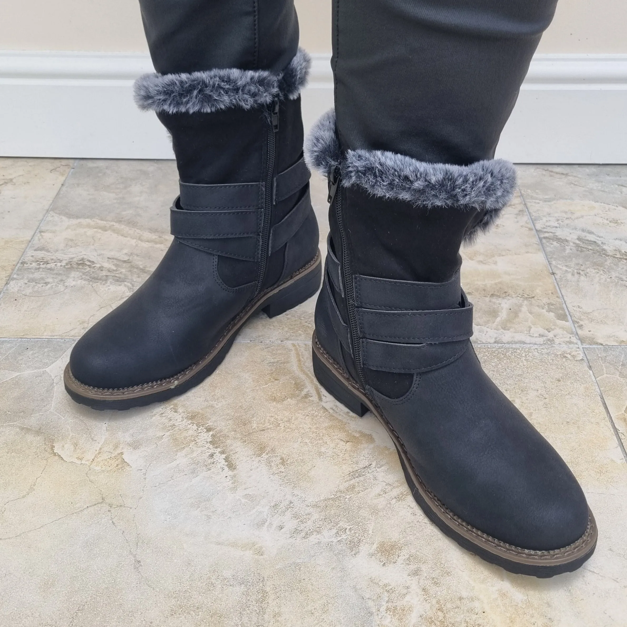 Fur top buckle strap boot