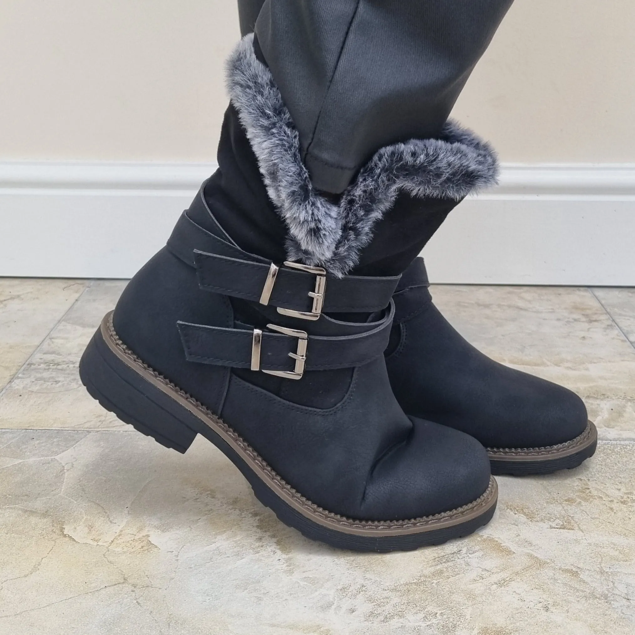 Fur top buckle strap boot