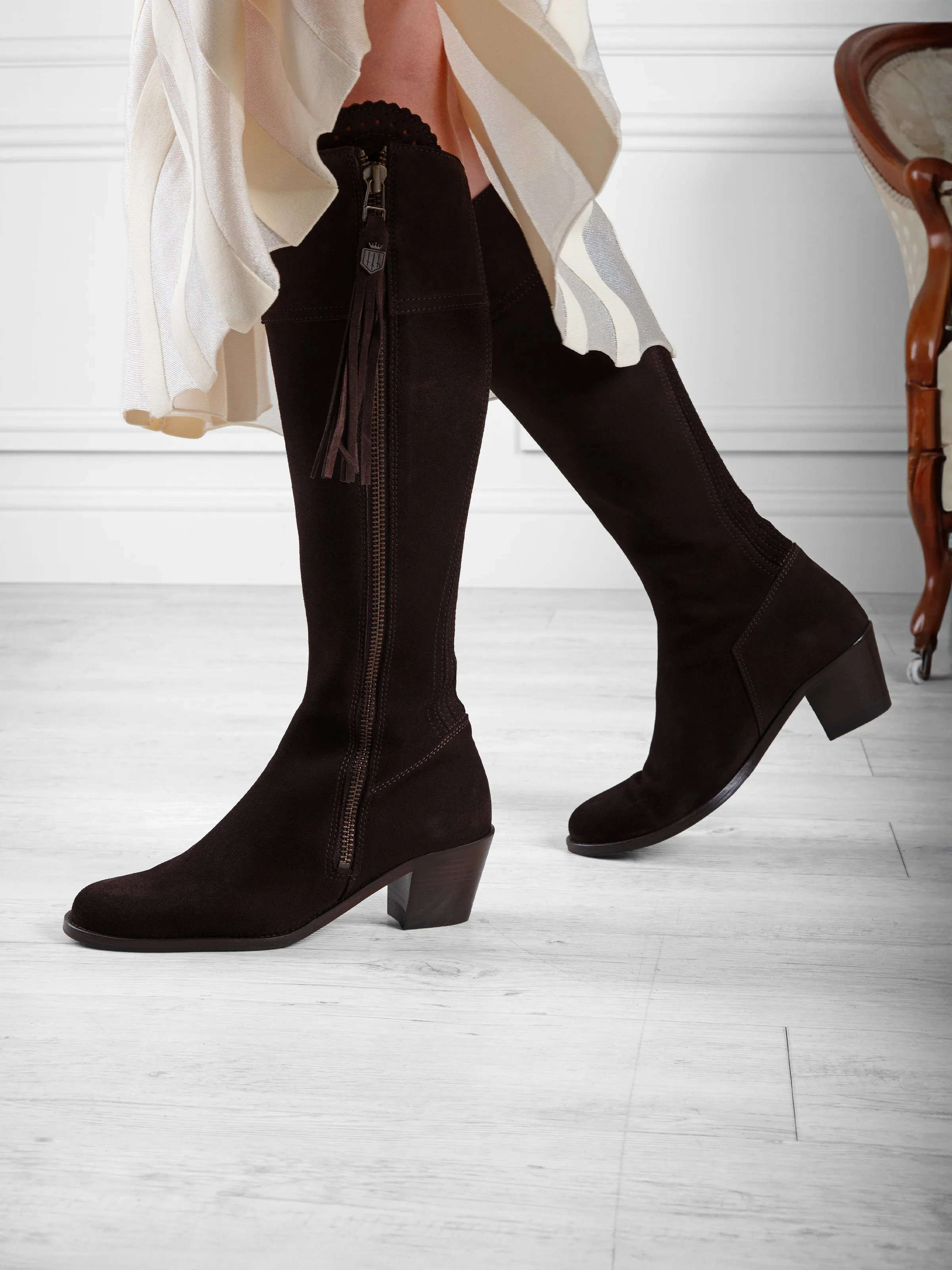 Heeled Regina (Regular Fit) - Chocolate Suede