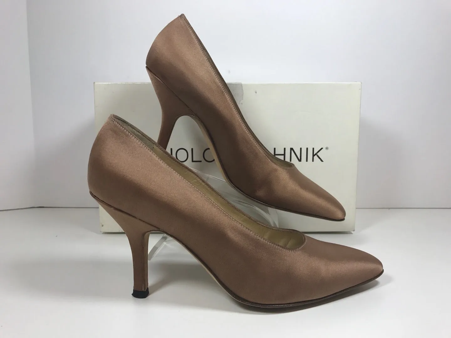 MANOLO BLAHNIK Light Brown Satin Pump Pointed Heels Size 5 1/2